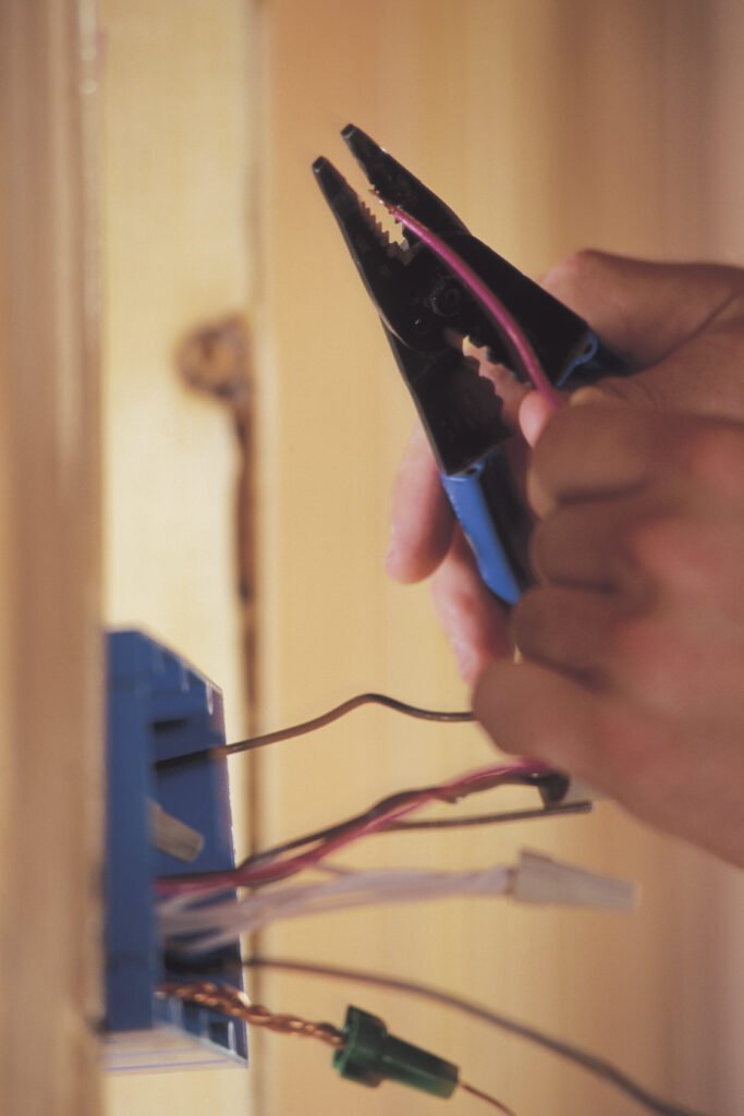 Hand cutting a wire klang valley electro fix